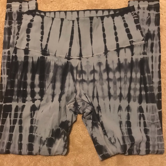lululemon athletica Pants - Lululemon wunder under 12